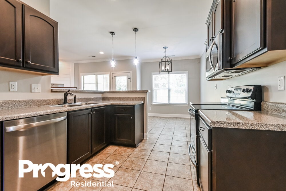 Building Photo - 2580 Woodcutter Dr