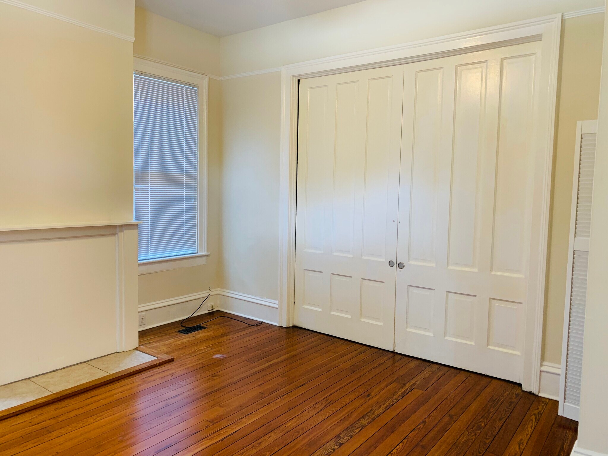 Building Photo - 903 Montgomery St