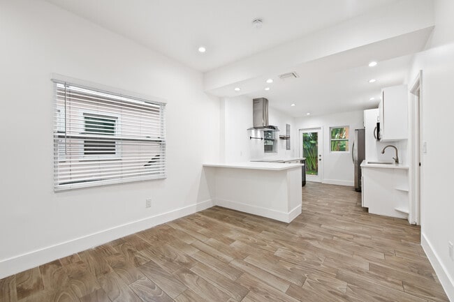 Building Photo - 35 SE 12th St