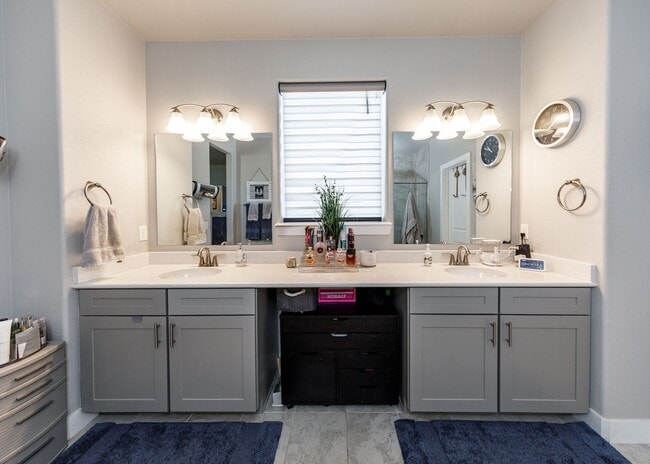 Building Photo - Luxury Ranch-Style Home for Rent | Wolf Ranch | D20 Schools | Pikes Peak Views