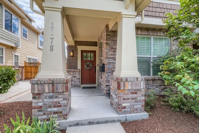 Building Photo - Long Realty & Property Management - Wonderfully Located Townhome in Great Neighborhood