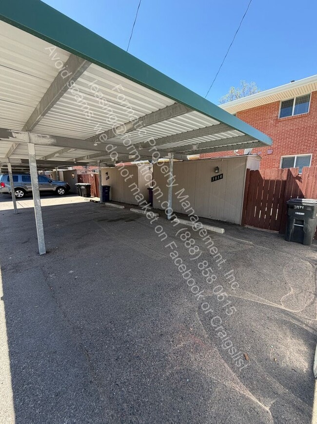 Building Photo - Pet Friendly - 3 Bedroom Home with Parking and a Comfortable Layout in Denver