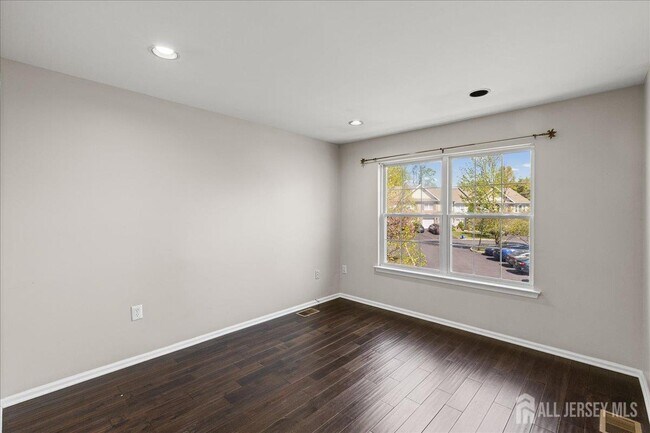 Building Photo - 302 Wellington Park Dr
