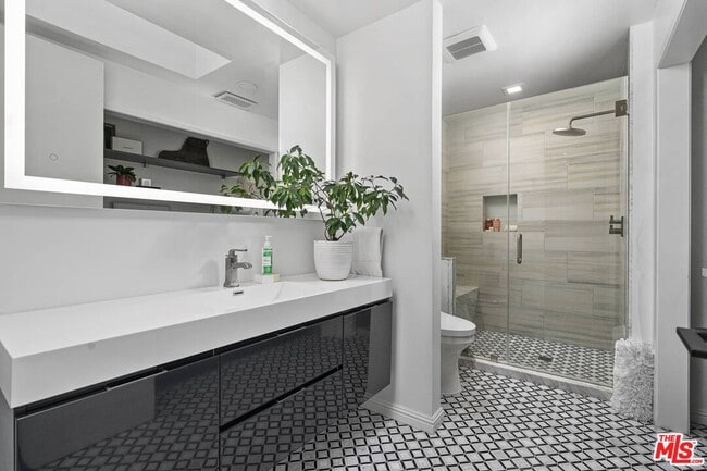 Building Photo - 2237 Century Hill