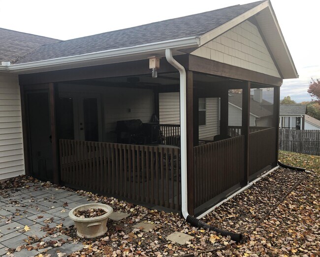 Building Photo - 5616 Jamaica Ln