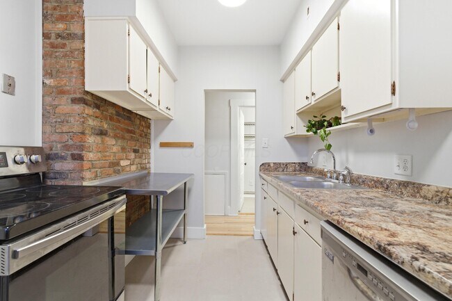 Building Photo - 19 E Mithoff St