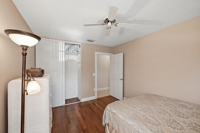 Building Photo - 5187 Europa Dr