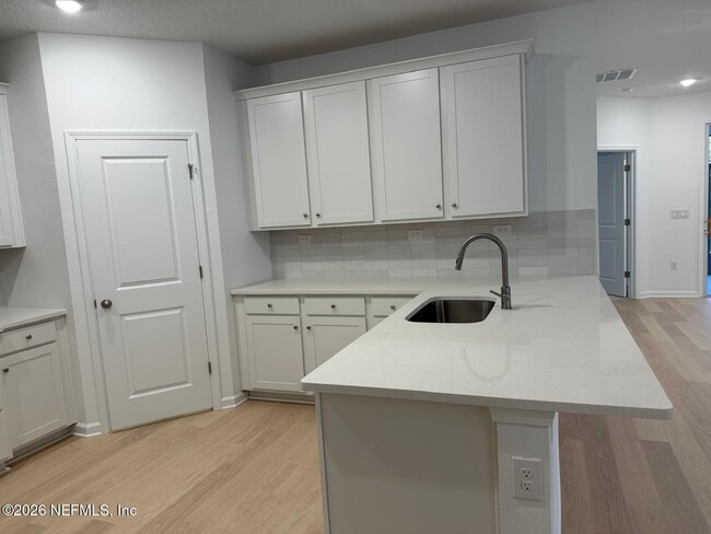 Building Photo - 624 Farmfield Dr