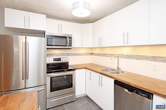 Building Photo - 110 Olinda Dr