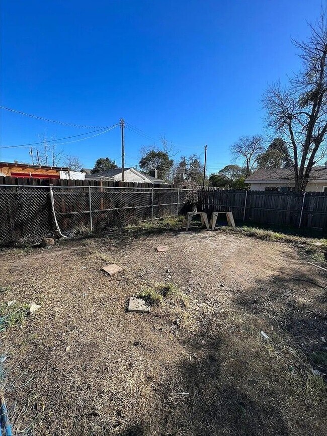 Building Photo - 3 Bedroom 1 1/2 Bath in Oak Park