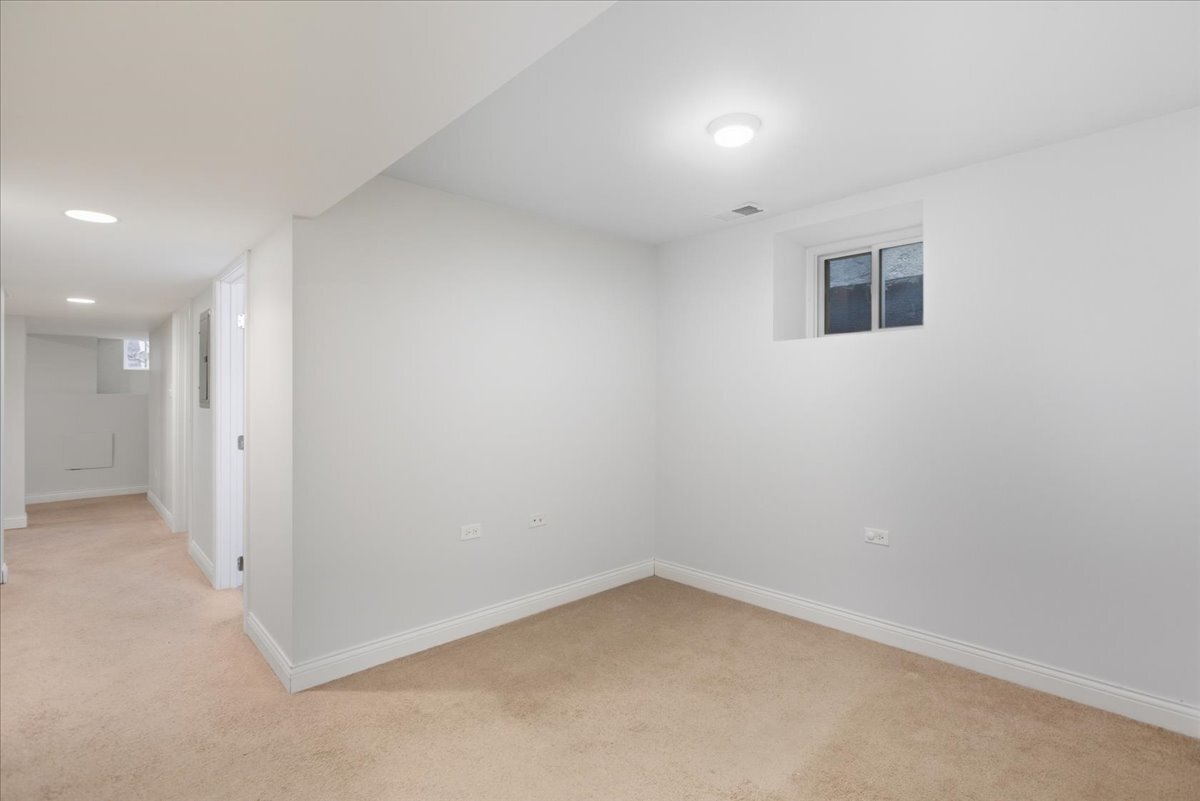 Building Photo - 2341 W Montana St