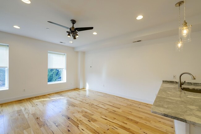 Building Photo - Great 1BR in Columbia Heights