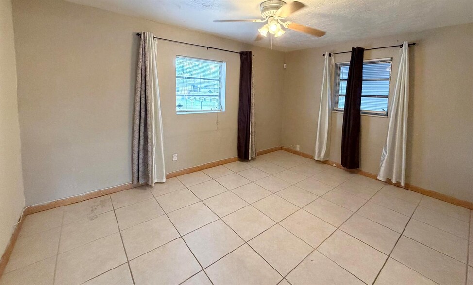 Building Photo - 4484 SW 49th Ct