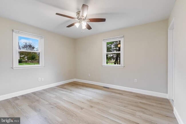 Building Photo - 43594 Hay Rd