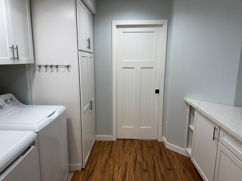 Laundry room door closes to kitchen for privacy. - 22471 Loch Lomond Dr