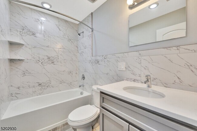 Building Photo - 126 N 15th St