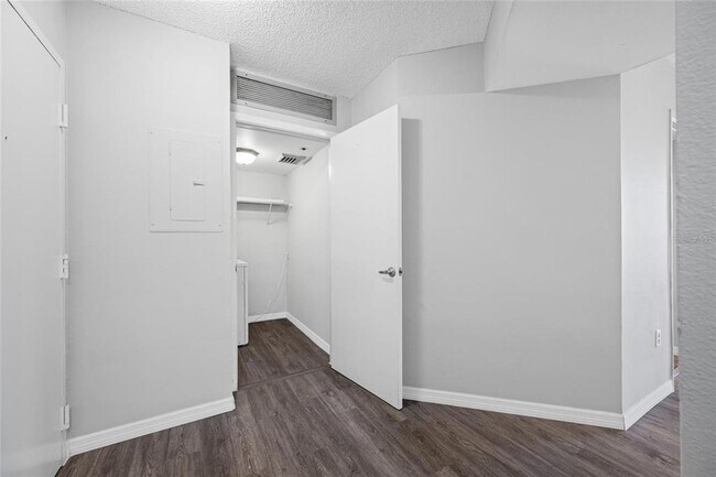 Building Photo - 2333 Feather Sound Dr