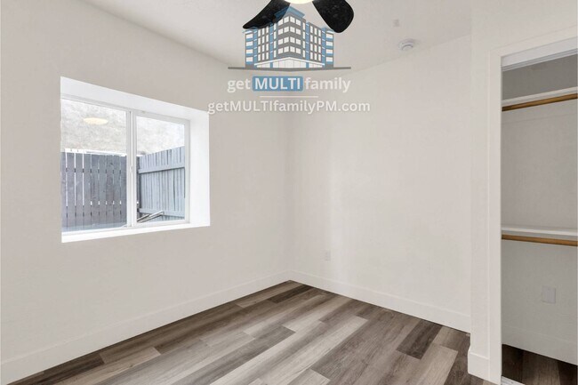 Building Photo - 1006 E Pasadena Ave