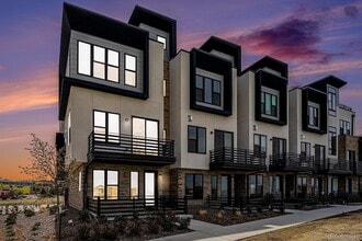 Building Photo - 2329 Lakeshore Ln