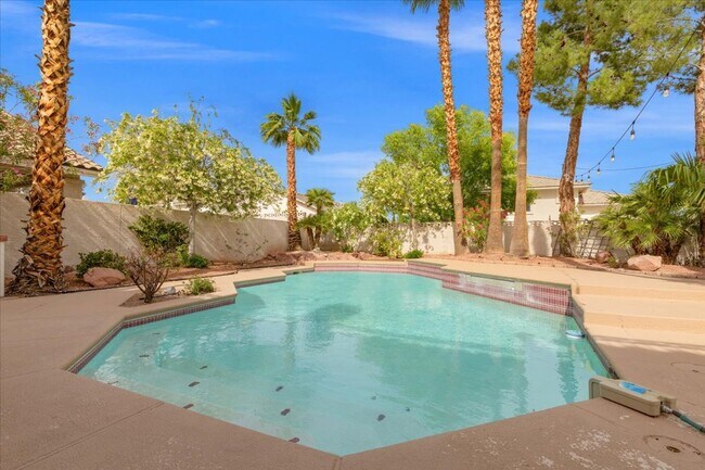 Building Photo - Expansive 4 Bedroom Home with a Pool and L...