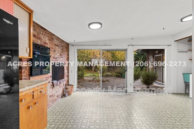 Building Photo - 7617 S Lakeridge Dr