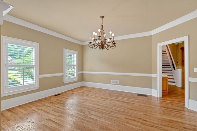 Building Photo - Spacious 7BR House in Powder Springs