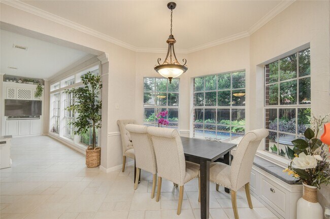 Building Photo - 3902 Lyndhurst Pl