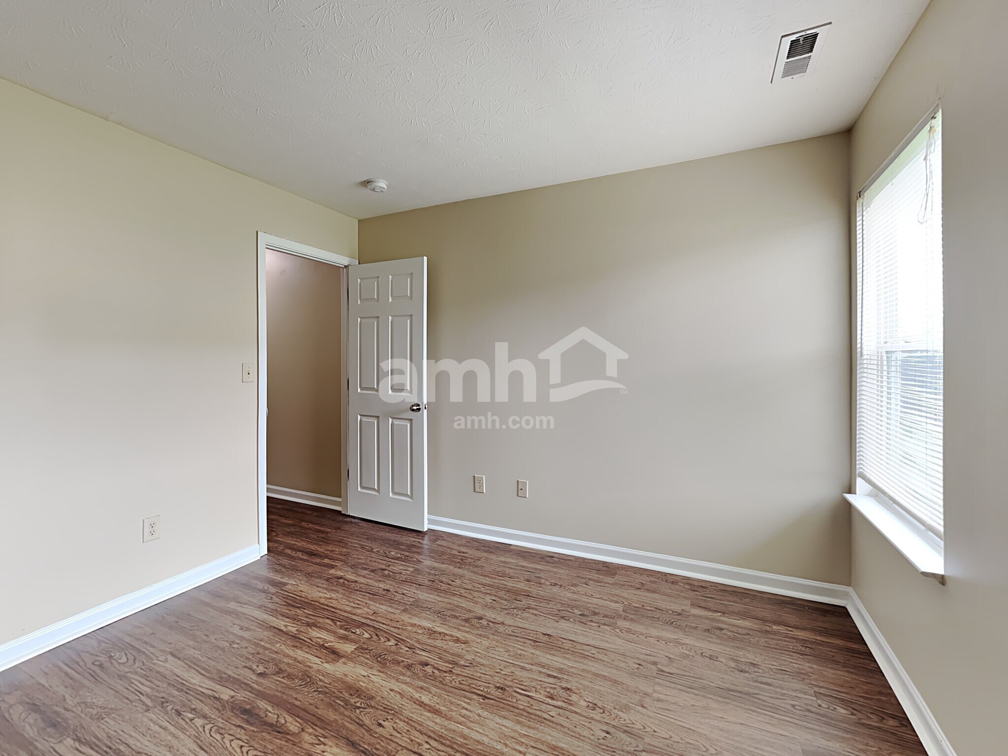 Building Photo - 606 Cross Wind Dr
