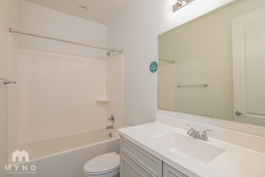 Building Photo - 20887 E Swan Dr
