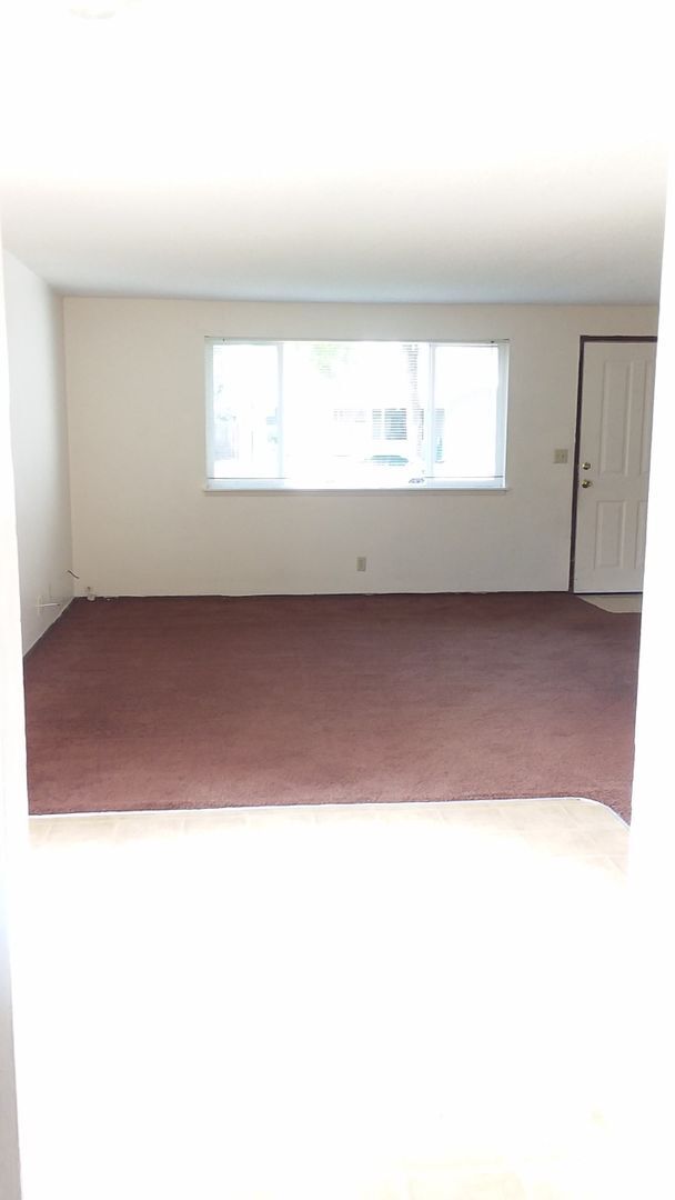 Building Photo - 461-463 S 49th Pl