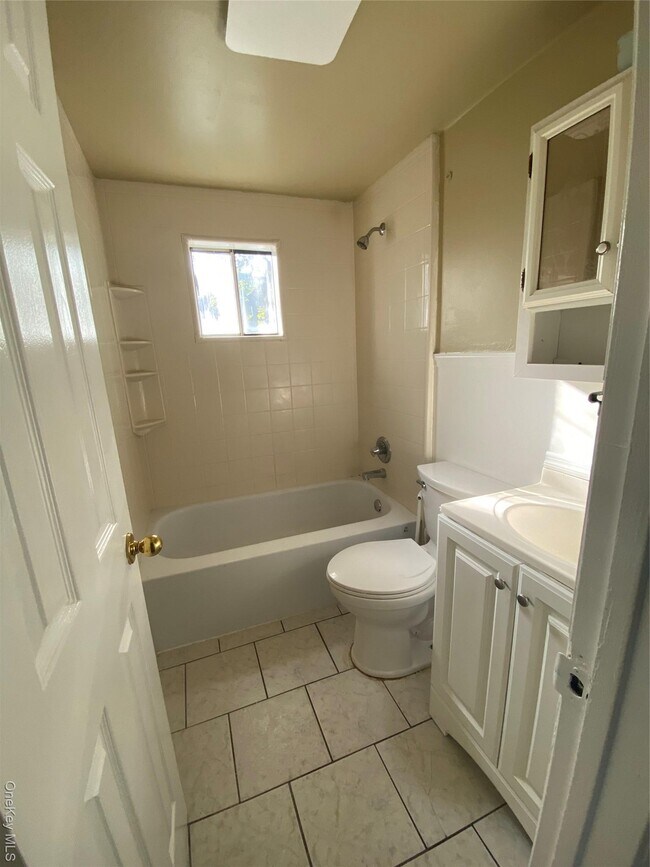 Building Photo - 18 Third Ave