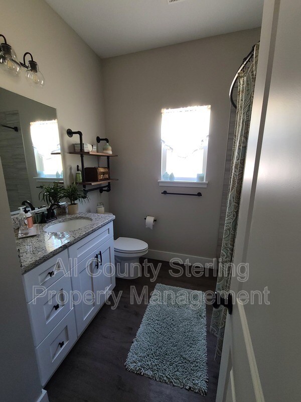 Building Photo - 316 SW Yulan St