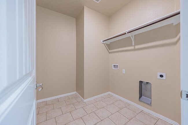 Building Photo - 7216 Brooks Ranch Rd