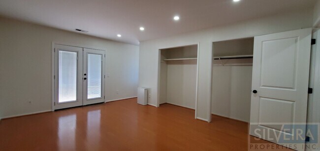 Building Photo - Lovely 3 Bedrooms 2 bath Home For Rent