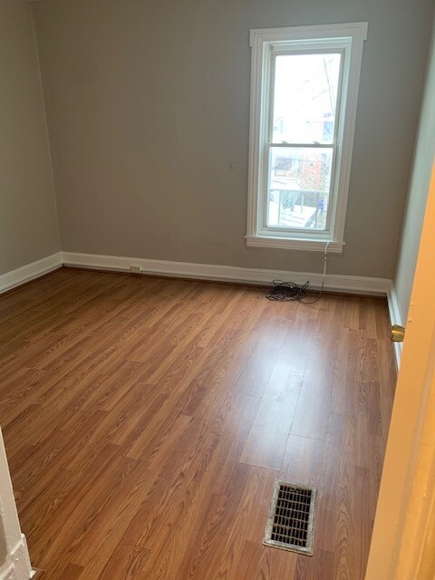 Bedroom - 530 Mulberry St