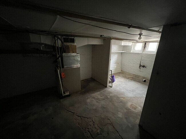 Building Photo - Stunning Newly Renovated 2 Bedroom 1.5 Bathroom