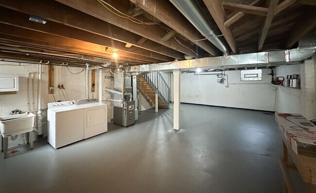 Building Photo - Charming 3Bedroom/1Bathroom in Cameron Vil...