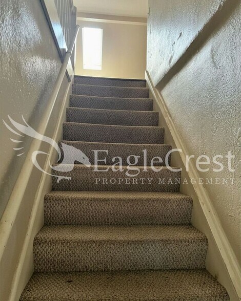 Building Photo - Charming 3BR Home with Spacious Yard & Bonus Living Space