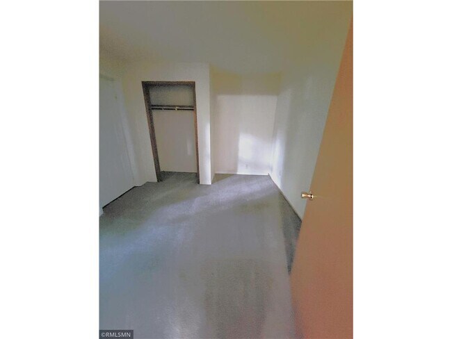 Building Photo - 545 Birchcrest Dr