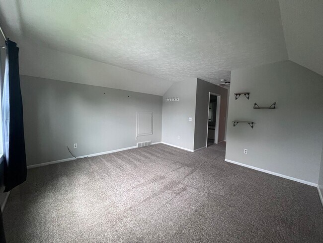 Building Photo - 1795 Forest Lake Dr SE