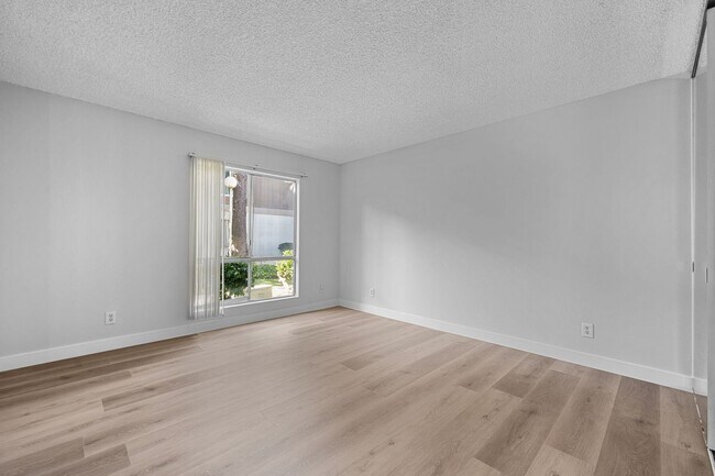 Building Photo - 1 Bedroom 1 Bath Apartment Close to South ...