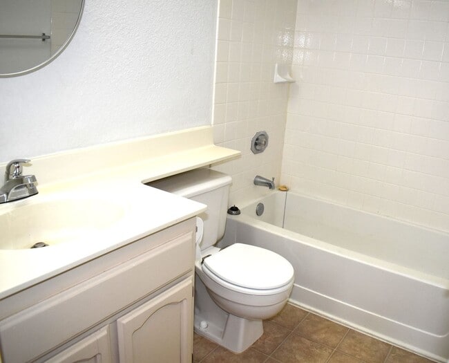 Building Photo - 9435 Soaring Oaks Dr