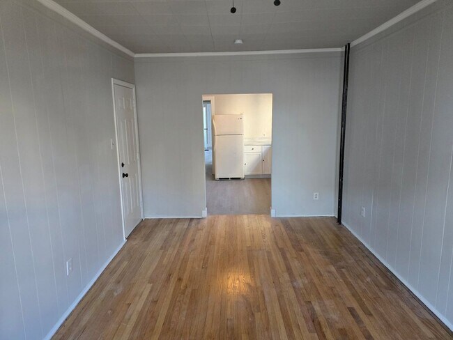 Building Photo - Washington Street