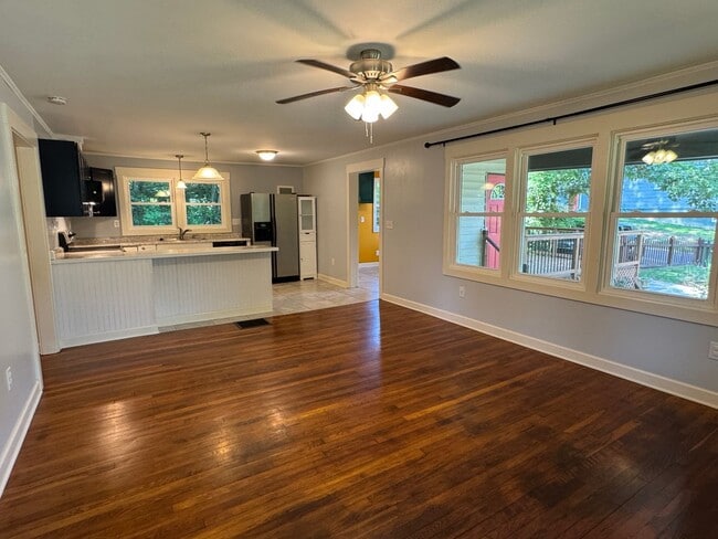 Building Photo - Historic Shiloh - One Level, Three Bedroom...