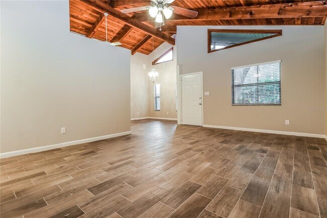 Building Photo - 2760 Hillsdale Ave