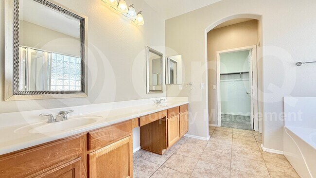 Building Photo - 4635 S Adelle
