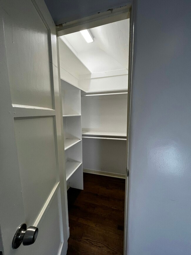 Building Photo - 934 N Ogden Dr