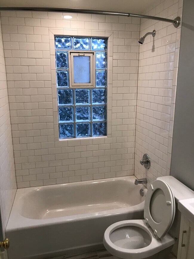 Building Photo - Updated House in Saint Paul.