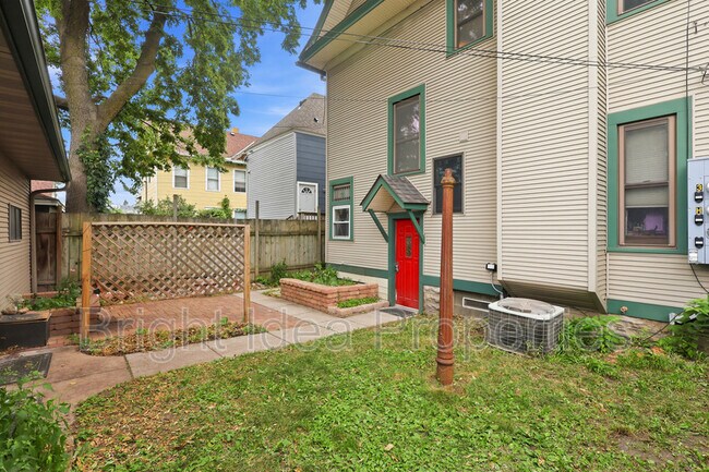 Building Photo - 2535 Aldrich Ave S