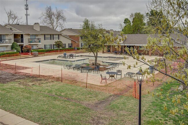 Building Photo - 3200 W Britton Rd